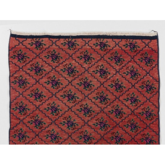 Vintage Handmade Turkish Karapinar Rug with interlocking flowers. 3.4 x 5.2 Ft (102 x 158 cm)