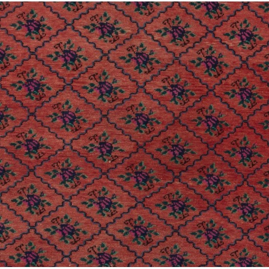 Vintage Handmade Turkish Karapinar Rug with interlocking flowers. 3.4 x 5.2 Ft (102 x 158 cm)