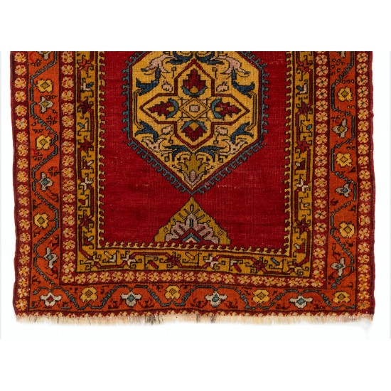 Antique Prayer Rug. Ca 1900. Handmade Turkish Rug. 3.7 x 5 Ft (110 x 155 cm)