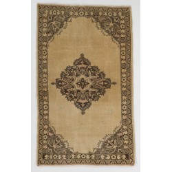 Vintage Handmade Anatolian Rug, 100% Wool. 3.7 x 6 Ft (110 x 185 cm)