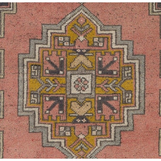 Vintage Handmade Oriental Rug, Traditional Turkish Carpet. 3.9 x 7 Ft (116 x 215 cm)