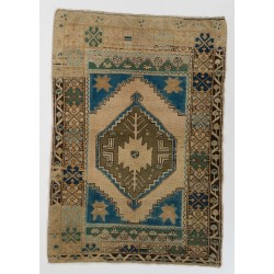 Small Hand-Knotted Vintage Turkish Accent Wool Rug. 4 x 6 Ft (124 x 180 cm)