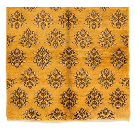Handmade Turkish Old Rug in Yellow Color, 100% Wool Living Room Rug. 5 x 9.2 Ft (150 x 280 cm)