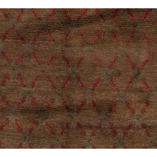 Mid-20th Century Turkish Rug with Floral Lattice Design, Handmade Camel and Red Carpet. 5.2 x 6.9 Ft (158 x 210 cm)