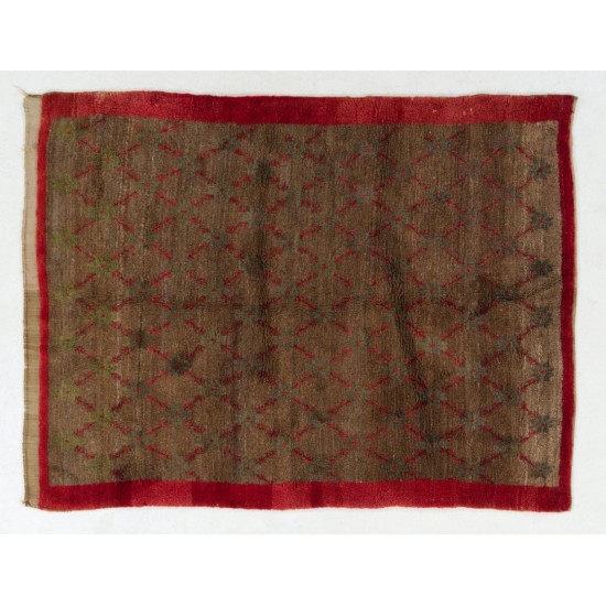 Mid-20th Century Turkish Rug with Floral Lattice Design, Handmade Camel and Red Carpet. 5.2 x 6.9 Ft (158 x 210 cm)
