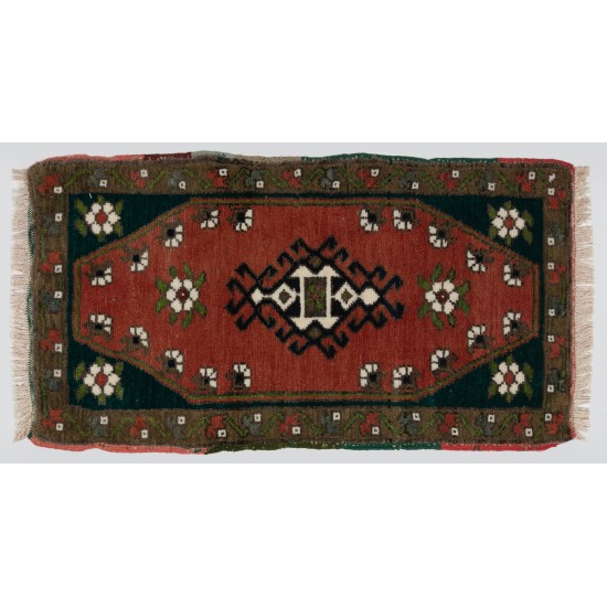 Handmade Turkish Doormat (Seat or Cushion Cover), Small Vintage Turkish Rug. 1.5 x 2.7 Ft (44 x 80 cm)