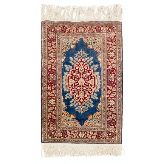 100% Silk Rug from Kayseri / Turkey. 2 x 3 Ft (60 x 90 cm)