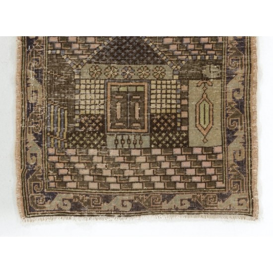 Vintage Handmade Prayer Rug from Konya / Turkey. 2.7 x 4 Ft (80 x 124 cm)