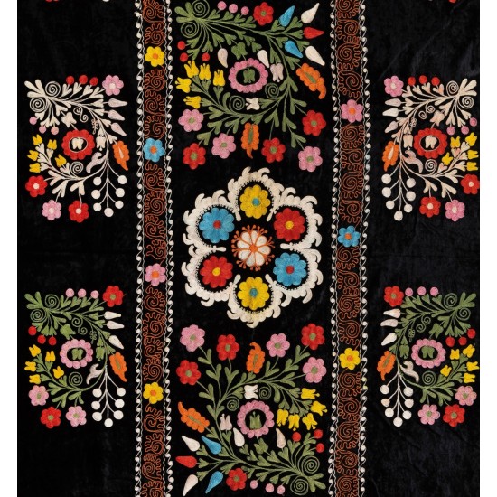 Silk Embroidery Suzani Wall Hanging, Vintage Handmade Uzbek Bed or Table Cover. 4.2 x 6.6 Ft (125 x 200 cm)