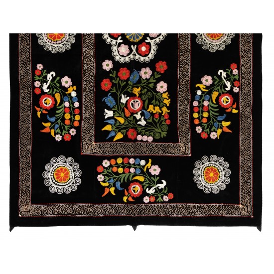 Silk Hand Embroidered Bed Cover, Vintage Suzani Wall Hanging from Uzbekistan. 4.4 x 6.7 Ft (133 x 203 cm)