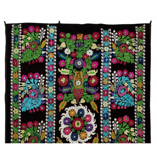 Silk Hand Embroidered Bed Cover, Vintage Suzani Wall Hanging from Uzbekistan. 4.6 x 7.5 Ft (140 x 228 cm)