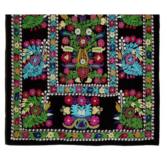 Silk Hand Embroidered Bed Cover, Vintage Suzani Wall Hanging from Uzbekistan. 4.6 x 7.5 Ft (140 x 228 cm)