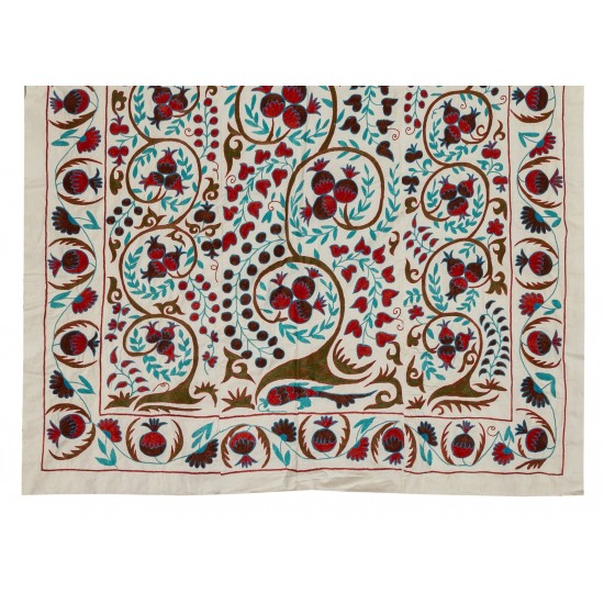 New Silk Embroidery Suzani Textille. Traditional Handmade Uzbek Wall Hanging, Bed or Table Cover. 4.8 x 6.9 Ft (145 x 210 cm)