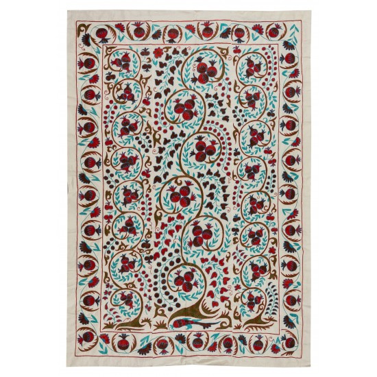 New Silk Embroidery Suzani Textille. Traditional Handmade Uzbek Wall Hanging, Bed or Table Cover. 4.8 x 6.9 Ft (145 x 210 cm)
