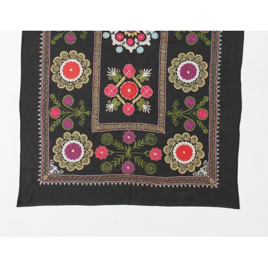 Silk Hand Embroidered Bed Cover, Vintage Suzani Wall Hanging from Uzbekistan. 4 x 6.3 Ft (120 x 190 cm)