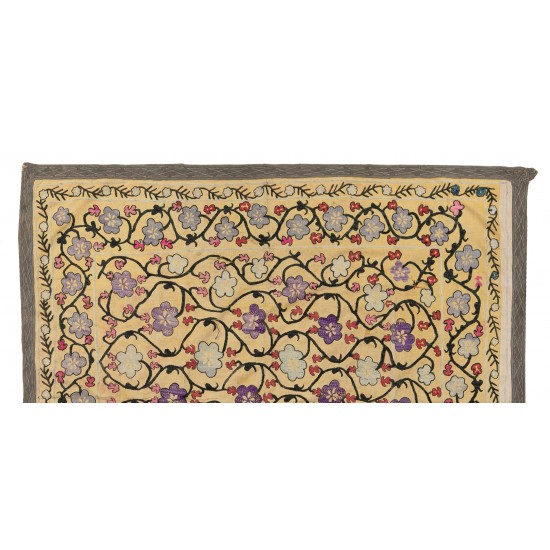 Silk Embroidery Suzani Wall Hanging, Vintage Handmade Uzbek Bed or Table Cover. 4 x 4.3 Ft (123 x 130 cm)