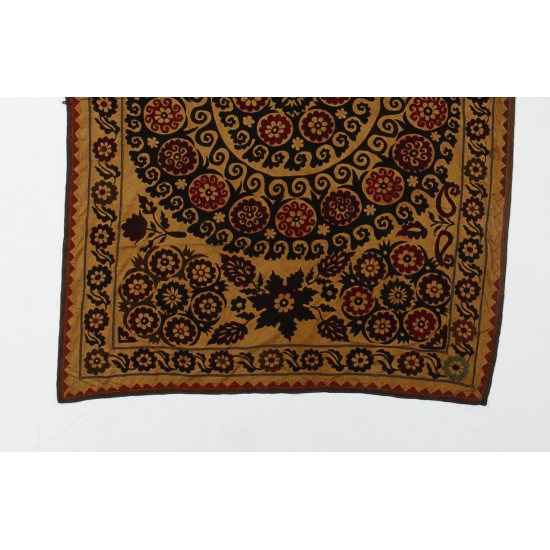 Silk Hand Embroidered Bed Cover, Vintage Suzani Wall Hanging from Uzbekistan. 4.5 x 6 Ft (136 x 185 cm)