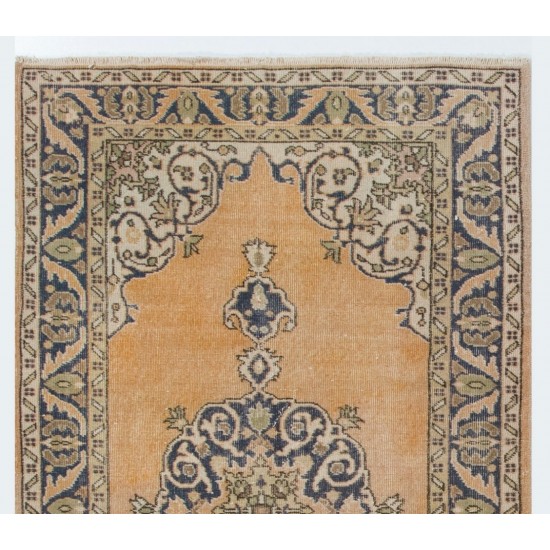 Vintage Handmade Turkish Oushak Wool Rug with Medallion Design. 4 x 6.9 Ft (123 x 210 cm)