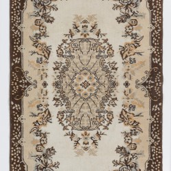 Vintage Handmade Turkish Oushak Wool Rug with Medallion Design. 4 x 7 Ft (123 x 215 cm)