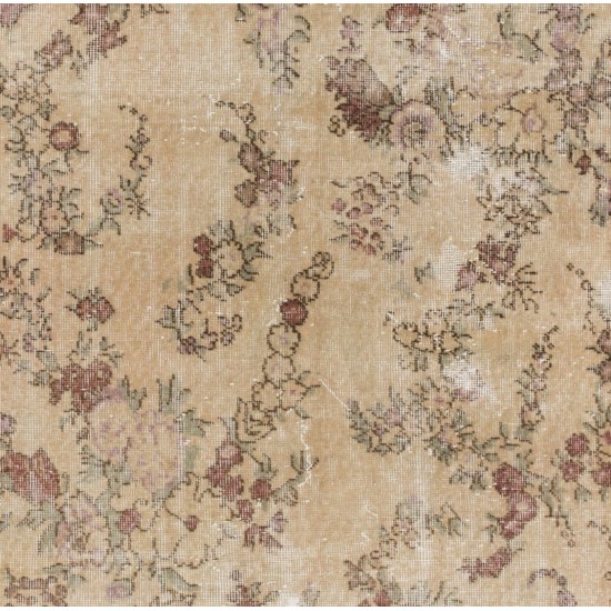 Handmade Vintage Accent Rug, Floral Design Central Anatolian Carpet. 4.6 x 7.5 Ft (140 x 227 cm)