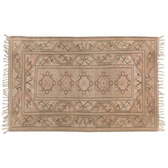Hand-Knotted Vintage Milas Rug Made of Wool. 5.5 x 8.3 Ft (165 x 250 cm)