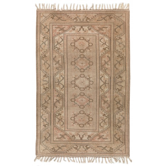Hand-Knotted Vintage Milas Rug Made of Wool. 5.5 x 8.3 Ft (165 x 250 cm)