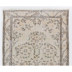 Mid-Century Hand-Knotted Anatolian Rug, Woolen Floor Covering. 5.5 x 9.2 Ft (167 x 279 cm)