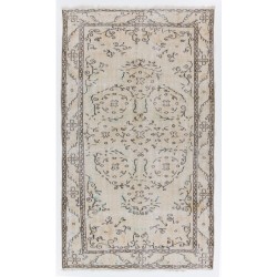 Mid-Century Hand-Knotted Anatolian Rug, Woolen Floor Covering. 5.5 x 9.2 Ft (167 x 279 cm)