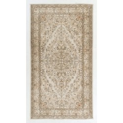 Mid-Century Hand-Knotted Anatolian Rug, Woolen Floor Covering. 5.7 x 10 Ft (171 x 304 cm)