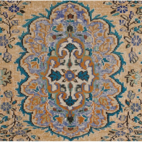 Vintage Handmade Turkish Oushak Wool Rug with Medallion Design. 5.7 x 7.9 Ft (172 x 240 cm)
