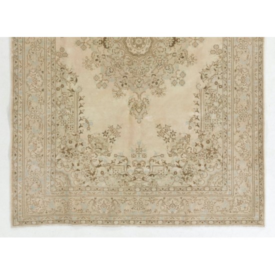 Hand-Knotted Vintage Central Anatolian Rug with Medallion Design, Wool Living Room Rug. 5.7 x 8.4 Ft (172 x 256 cm)