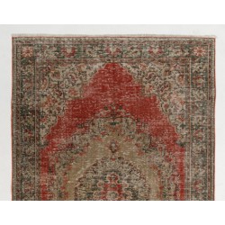 Mid-20th-Century Handmade Turkish Rug, Very Good Condition. 5.8 x 9.4 Ft (176 x 286 cm)