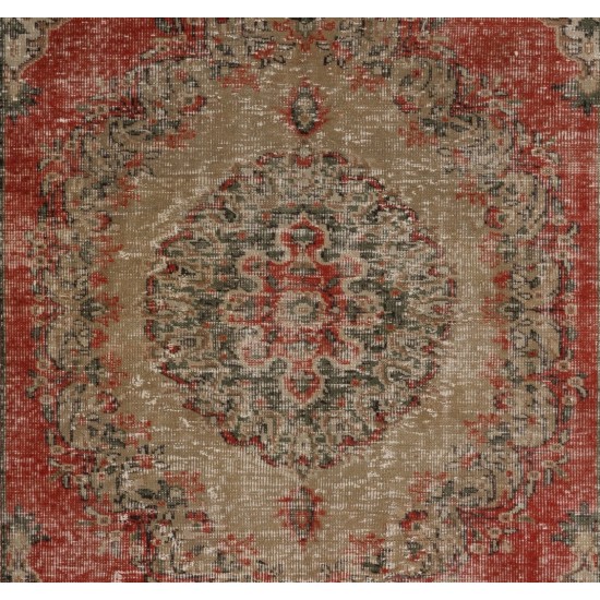 Mid-20th-Century Handmade Turkish Rug, Very Good Condition. 5.8 x 9.4 Ft (176 x 286 cm)