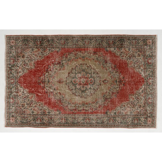 Mid-20th-Century Handmade Turkish Rug, Very Good Condition. 5.8 x 9.4 Ft (176 x 286 cm)