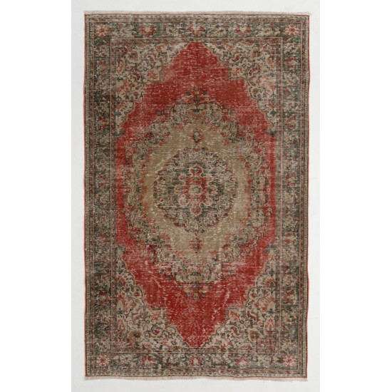 Mid-20th-Century Handmade Turkish Rug, Very Good Condition. 5.8 x 9.4 Ft (176 x 286 cm)