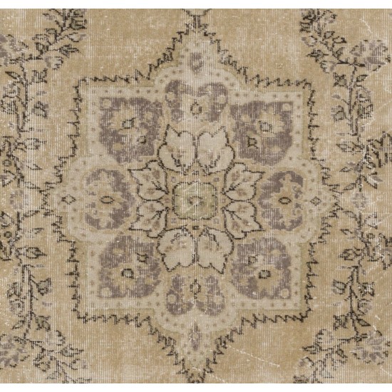 Vintage Handmade Turkish Oushak Wool Rug with Medallion Design. 6.3 x 9.5 Ft (189 x 287 cm)