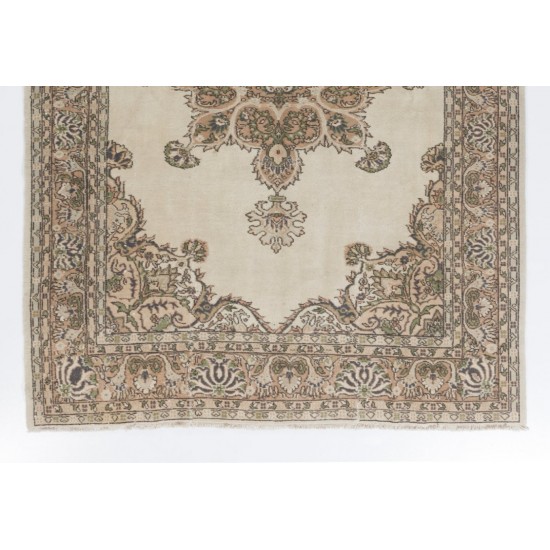Hand-Knotted Vintage Central Anatolian Rug with Medallion Design, Wool Living Room Rug. 6.6 x 9 Ft (200 x 274 cm)