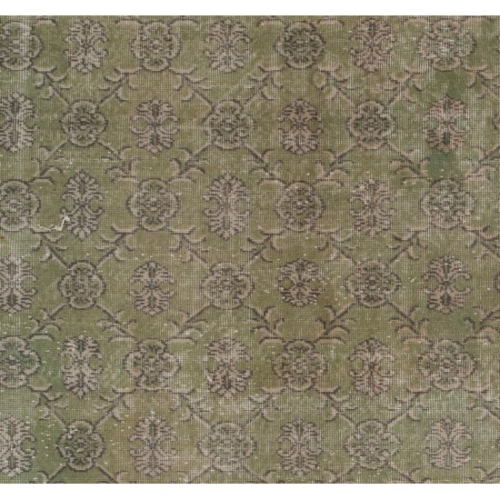 Traditional Vintage Area Rug from Turkey, Ca 1960, Handmade Floor Covering. 6.6 x 10.7 Ft (200 x 325 cm)