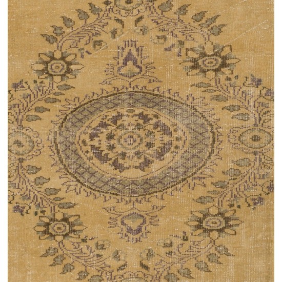 Traditional Vintage Handmade Turkish Wool Area Rug. 6.9 x 10 Ft (208 x 304 cm)