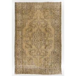 Mid-Century Handmade Turkish Oushak Wool Rug with Medallion Design. 6.9 x 10.4 Ft (210 x 316 cm)