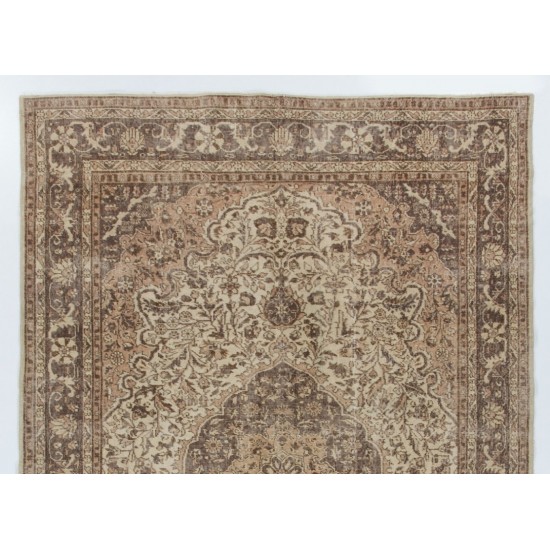 Traditional Vintage Handmade Turkish Wool Area Rug. 7 x 10.5 Ft (215 x 320 cm)